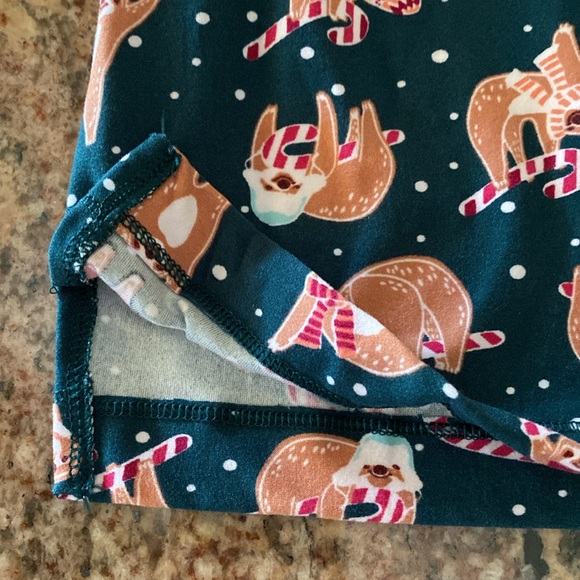 JOCKEY (XL) Sleep or Loungewear Top Dark Green+Tan Sloths w/Peppermint Canes NWT - Picture 7 of 13